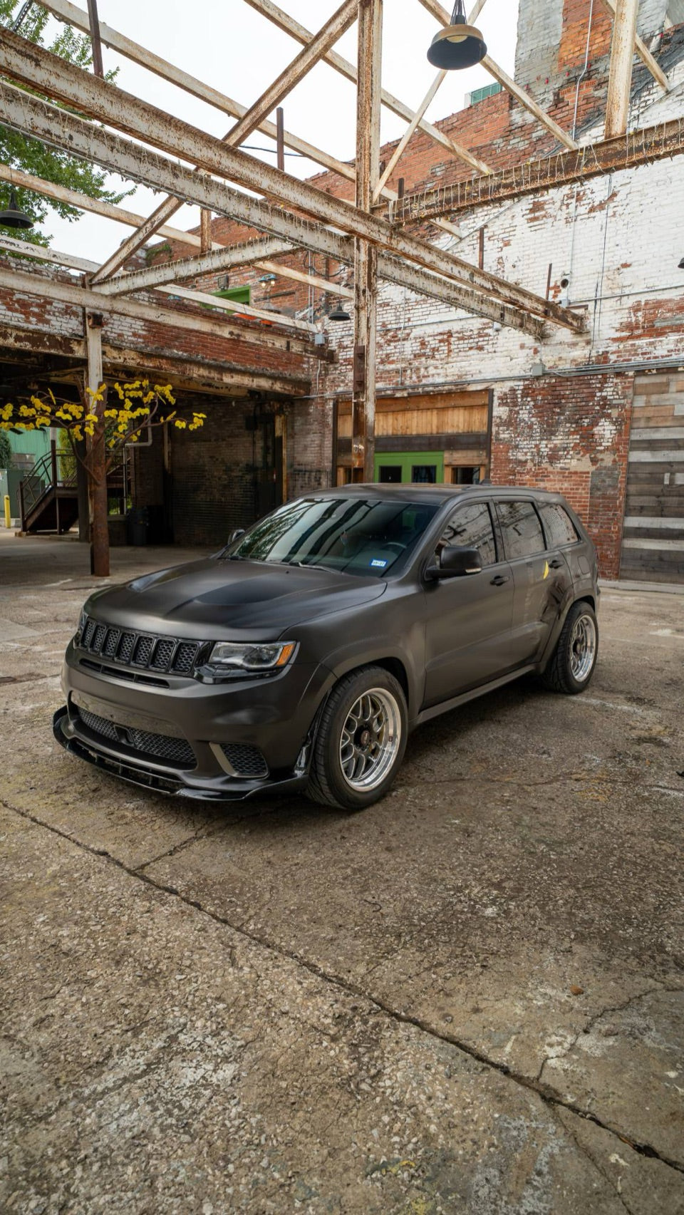 Front three-quarter view of the satin black Jeep Trackhawk