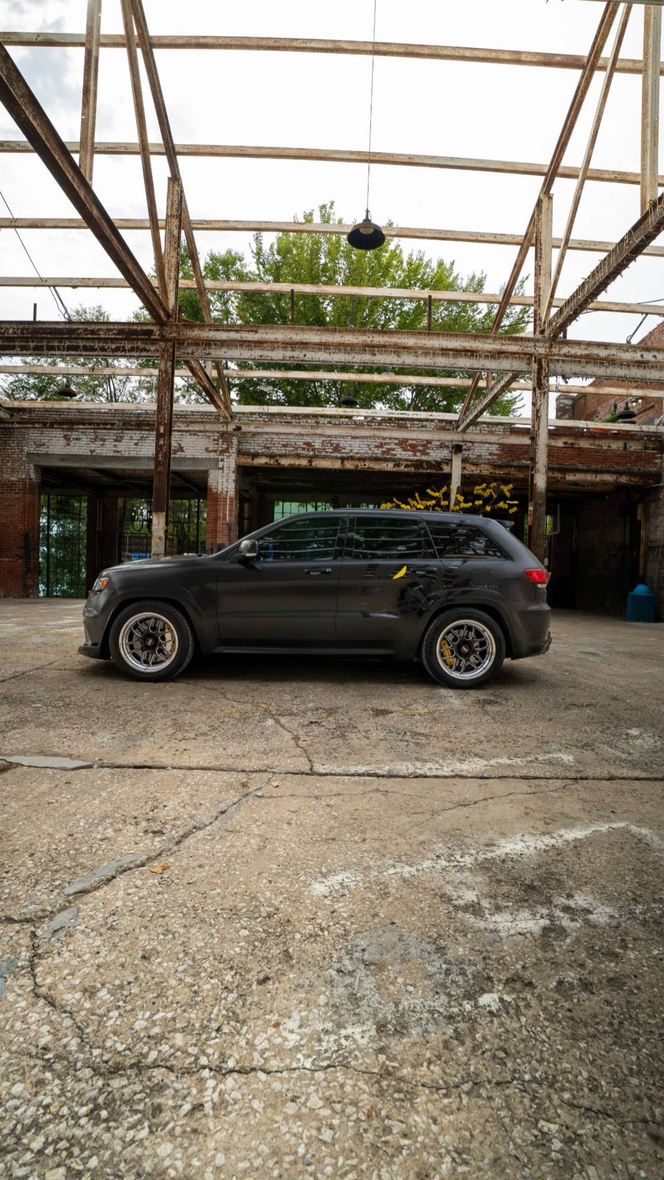 Side profile on Weld wheels with yellow Brembo calipers