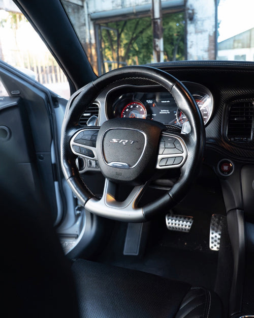 Driver's seat, SRT steering wheel and alloy pedals